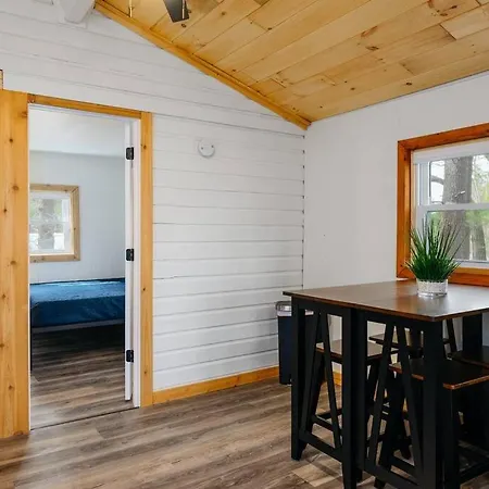 Cozy Cottage On Arbutus Lake Traverse Stadt Exterior foto