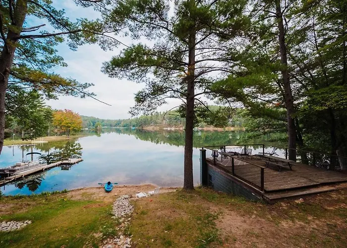 Cozy Cottage On Arbutus Lake